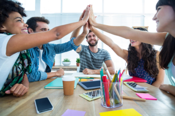 Oma ohjelmistokehitystiimi vai rinnalle kumppani – kumpi on parempi ratkaisu?