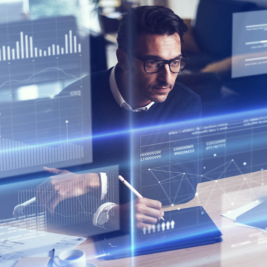 Kuvituskuva: mies tutkii analytiikkaa